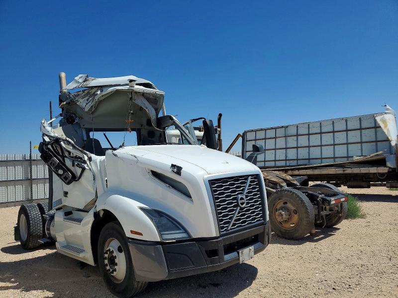 2022 Volvo Vnl VIN 4V4N39THXNN298347 COPART salvage auction — ALL OVER, In - Certificate Of Title, sold $16,000 on 2026-07-28 (photo 1)