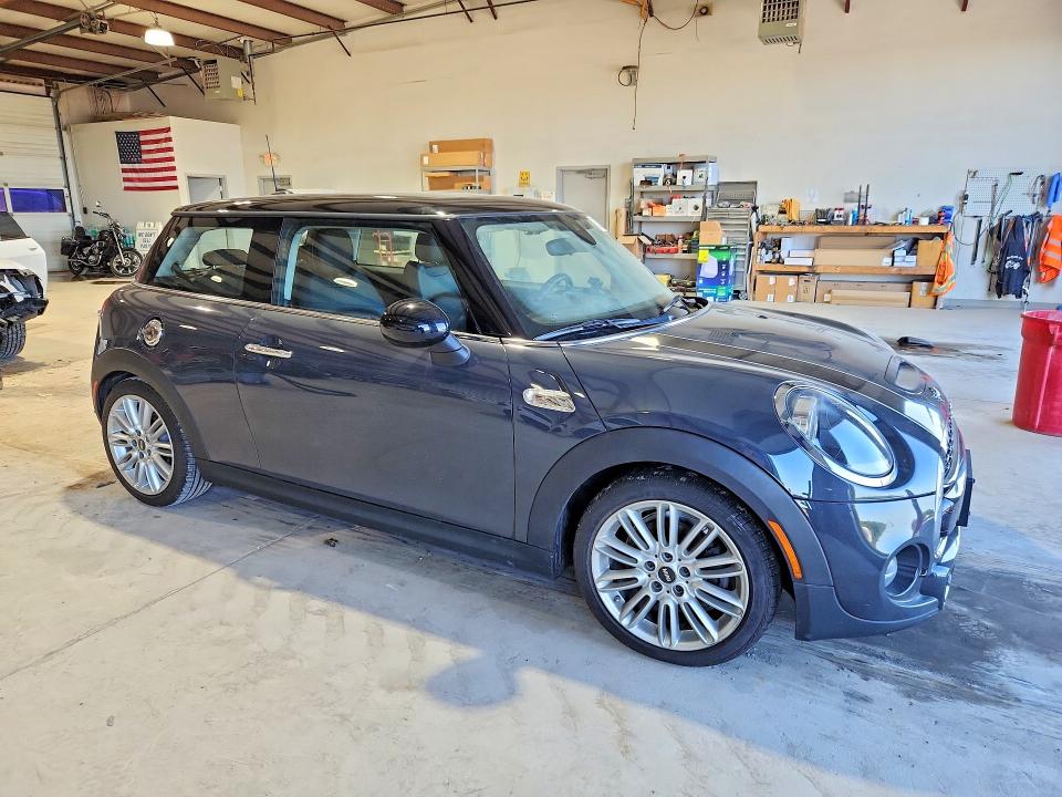 2019 Mini Cooper VIN WMWXP7C5XK2A53872 COPART salvage auction — WATER/FLOOD, Pa - Cert Of Salvage-W=Flood Veh, sold $2,100 on 2026-08-14 (photo 4)