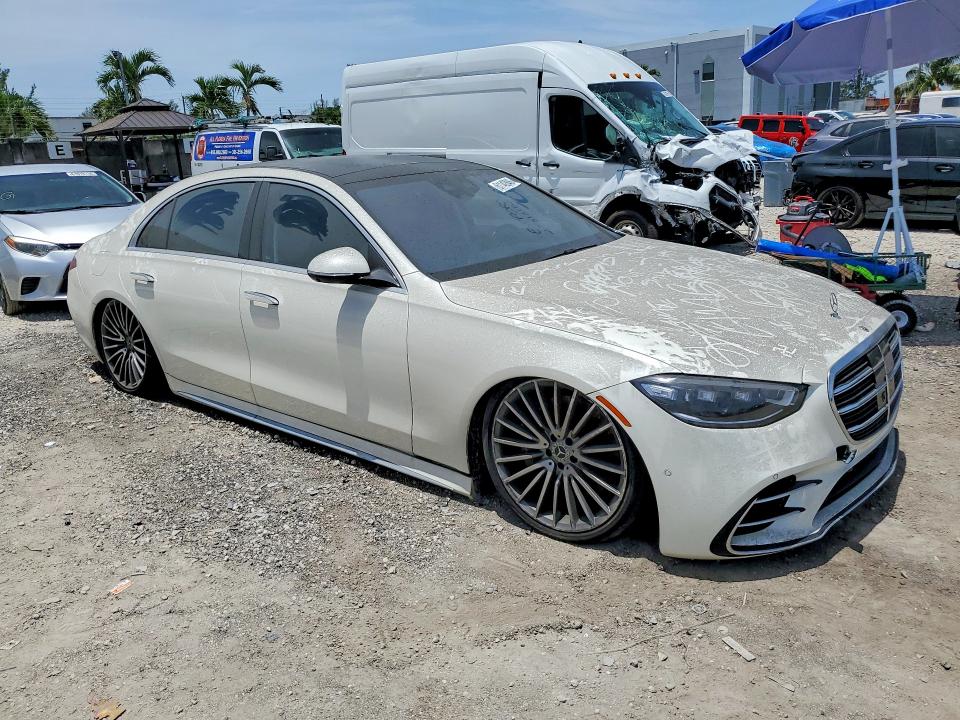 2022 Mercedes-benz S-klasse VIN W1K6G6DB0NA160147 COPART salvage auction — MINOR DENT/SCRATCHES, Fl - Cert Of Title-Salvage Theft, sold $18,200 on 2026-07-28 (photo 4)