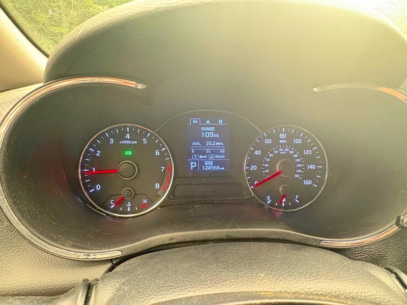 2015 Kia Forte VIN KNAFX5A85F5319331 COPART salvage auction — NORMAL WEAR, Me - Certificate Of Title (P), sold $325 on 2026-07-27 (photo 8)