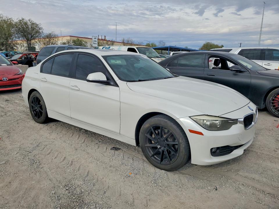 2015 BMW 3er VIN WBA3B1C53FK140817 COPART salvage auction — MINOR DENT/SCRATCHES, Nv - Cert Of Title-Rebuilt Total Lo, sold $1,250 on 2026-07-23 (photo 4)