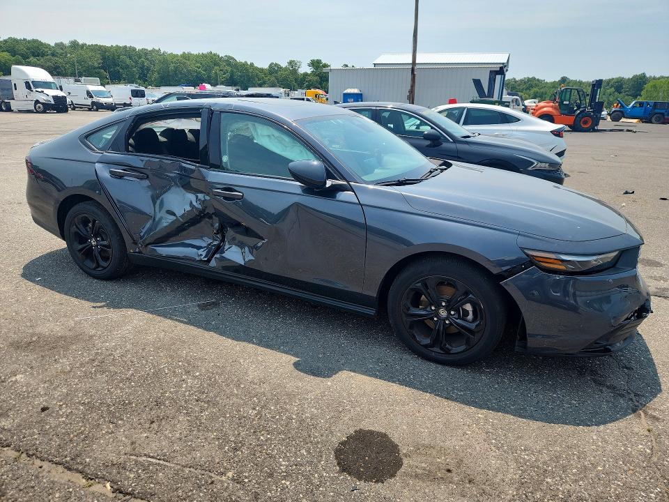 2025 Honda Accord VIN 1HGCY1F40SA084521 COPART salvage auction — SIDE, FL - CERT OF TITLE SLVG REBUILDABLE, sold $7,300 on 2026-08-03 (photo 4)