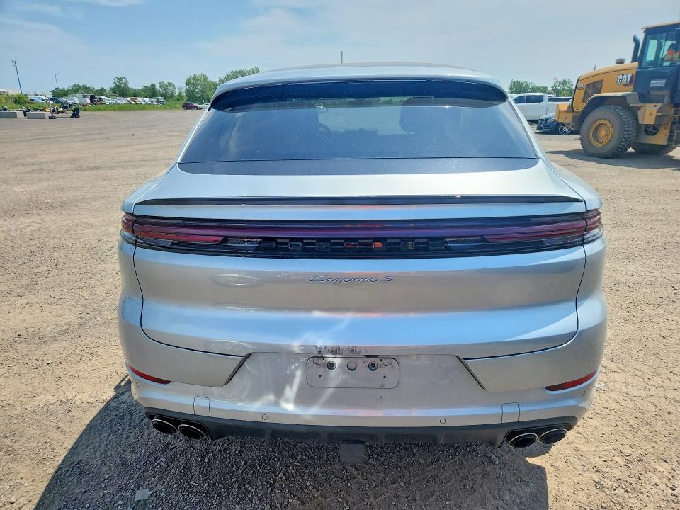 2026 Porsche Cayenne VIN WP1BL2AY1TDA50157 COPART salvage auction — WATER/FLOOD, Qc - Irrecuperable, sold $65,500 on 2026-08-04 (photo 6)