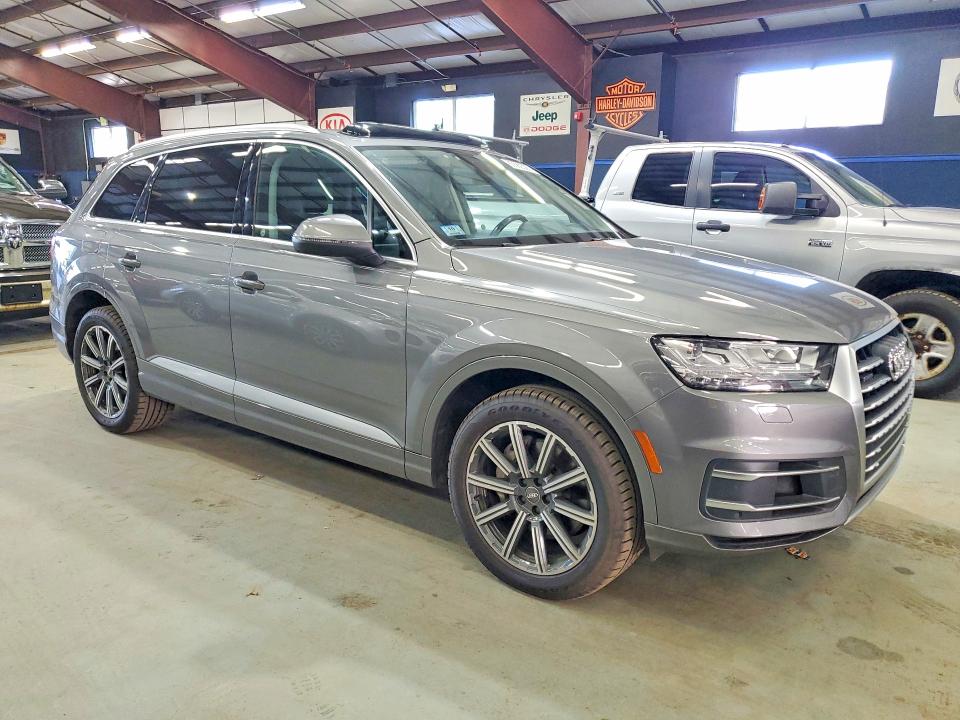 2017 Audi Q7 VIN WA1VABF75HD029785 COPART salvage auction — MINOR DENT/SCRATCHES, MA - CERTIFICATE OF TITLE (P), sold $5,800 on 2026-07-10 (photo 4)