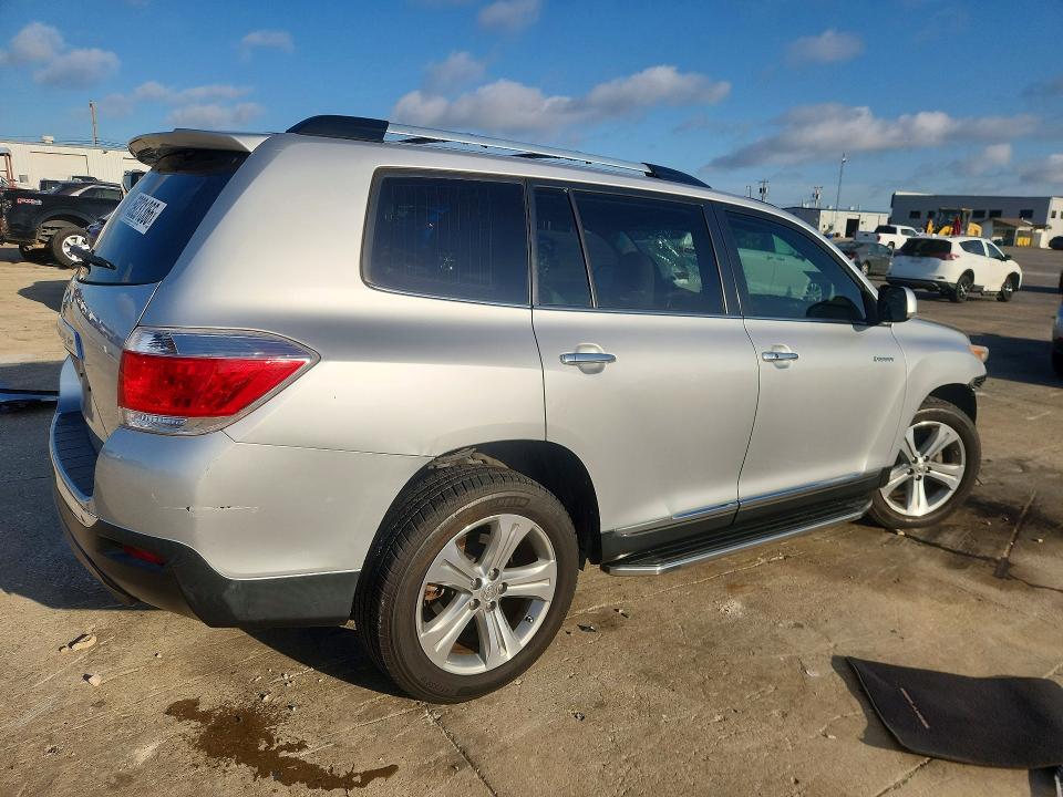 2013 Toyota Highlander VIN 5TDYK3EH9DS112585 COPART salvage auction — FRONT END, Tx - Salvage Vehicle Title, sold $4,700 on 2026-07-13 (photo 3)