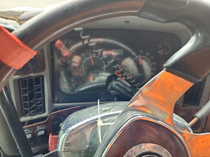 2000 Kenworth T2000 VIN 1XKTDB0X6YJ843219 COPART salvage auction — ROLLOVER, AK - BILL OF SALE- SALVAGE, sold $525 on 2026-09-15 (photo 9)