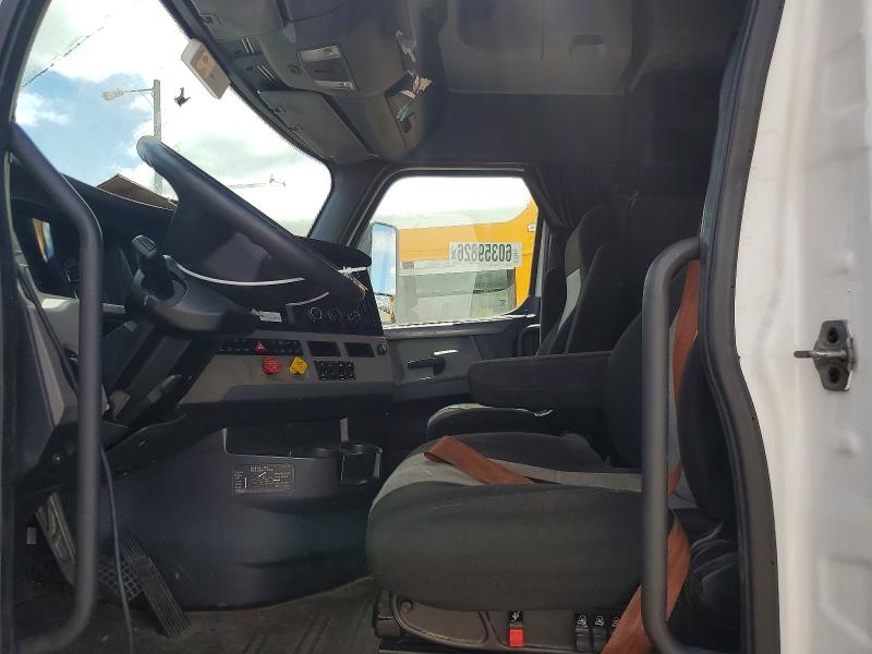 2019 Freightliner All other VIN 1FUJHHDR8KLKE3680 COPART salvage auction — MINOR DENT/SCRATCHES, NJ - CERTIFICATE OF TITLE, sold $10,300 on 2026-08-18 (photo 7)