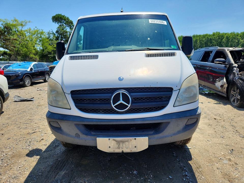 2012 Mercedes-benz Sprinter VIN WD3PE7CC7C5622286 COPART salvage auction — NORMAL WEAR, VA - CERTIFICATE OF TITLE, sold $100 on 2026-07-27 (photo 5)