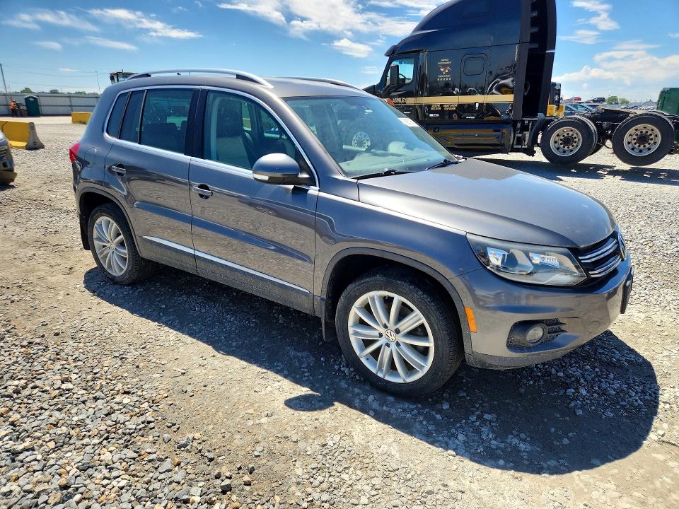2016 Volkswagen Tiguan VIN WVGBV7AX1GW563124 COPART salvage auction — SIDE, CO - DIS/DLR/EXP ONLY CLEAN TITLE, sold $1,550 on 2026-07-14 (photo 4)