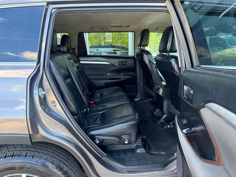 2018 Toyota Highlander VIN 5TDBZRFH6JS913523 COPART salvage auction — MINOR DENT/SCRATCHES, Ny - Certificate Of Title (P), sold $10,200 on 2026-07-27 (photo 6)