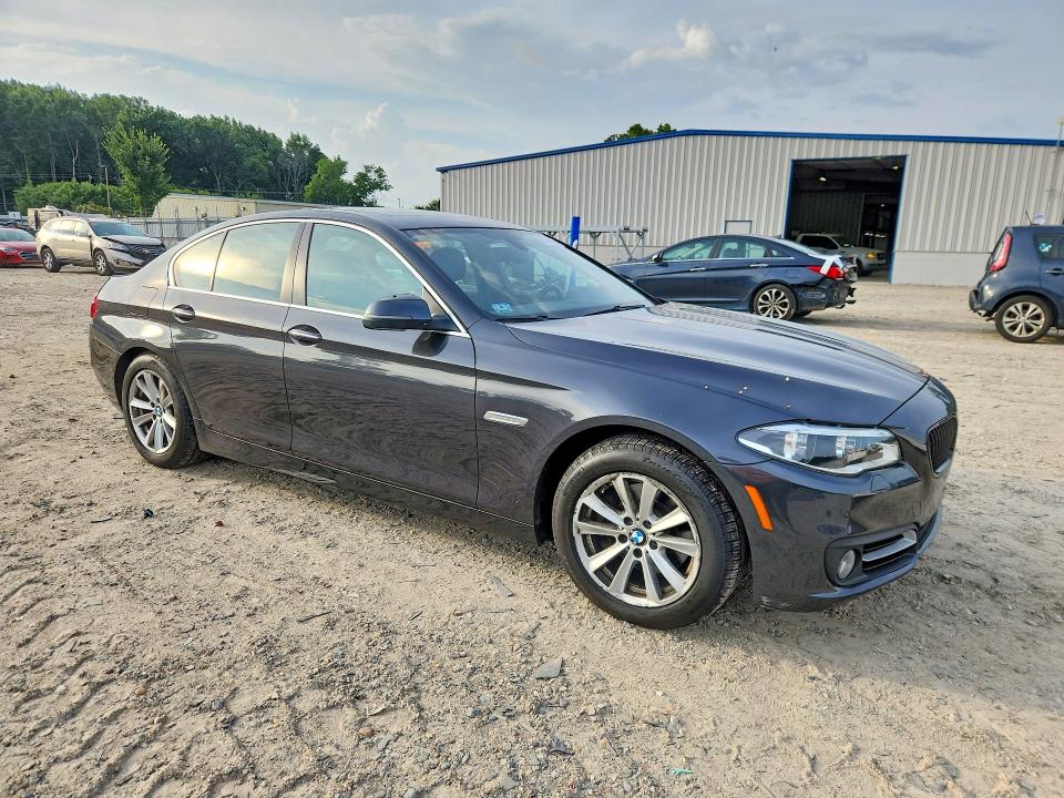 2015 BMW 5er VIN WBA5A7C59FD627877 COPART salvage auction — MINOR DENT/SCRATCHES, VA - CERTIFICATE OF TITLE, sold $250 on 2026-07-28 (photo 4)