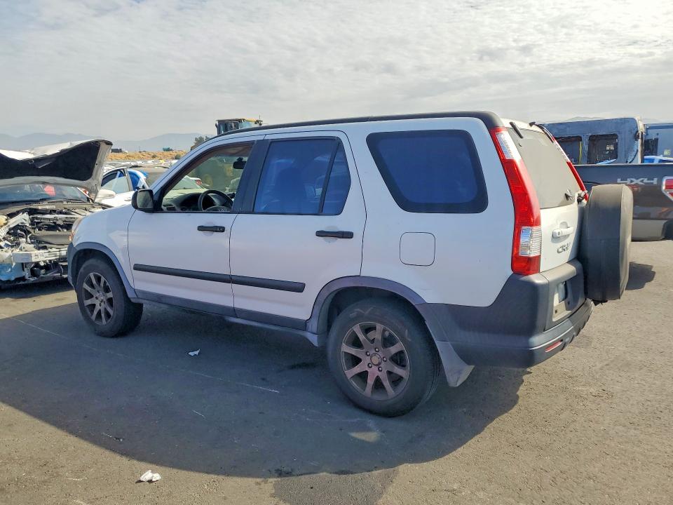 2005 Honda Cr-v VIN JHLRD68565C003931 COPART salvage auction — MINOR DENT/SCRATCHES, Ca - Dis/Dlr/Exp Only Clean Title, sold $500 on 2026-07-22 (photo 2)
