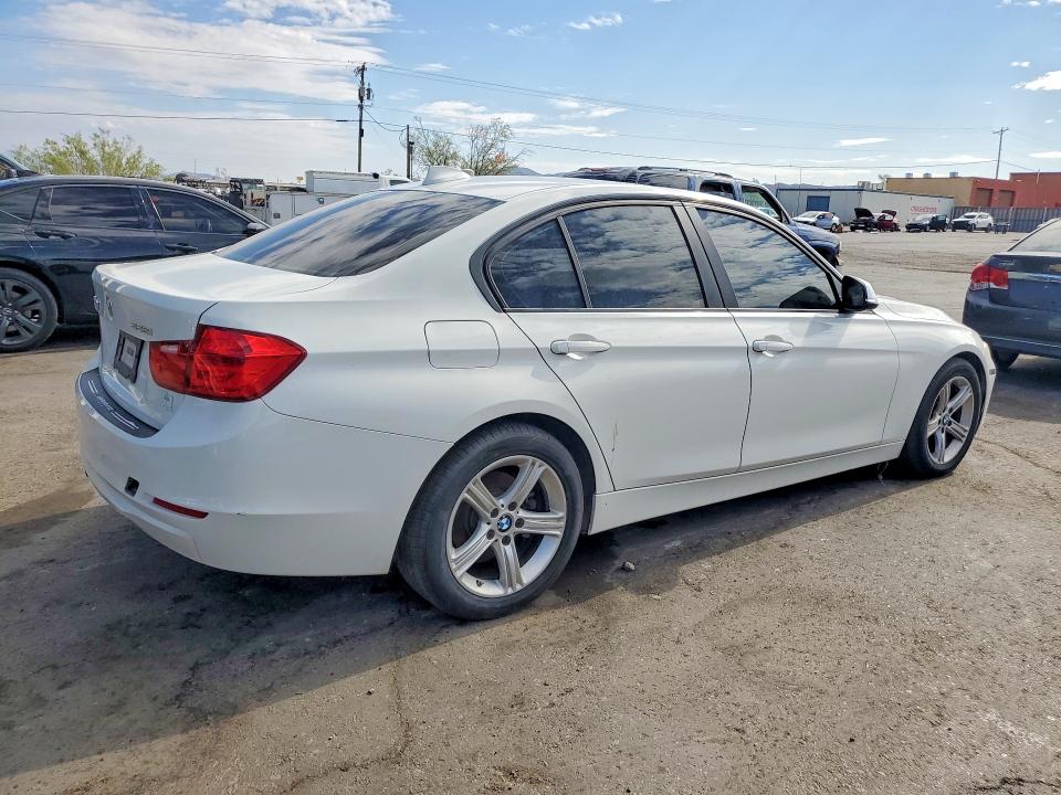 2014 BMW VIN WBA3A5C57EP601996 COPART salvage auction — MINOR DENT/SCRATCHES, Nm - Certificate Of Title, sold $425 on 2026-08-14 (photo 3)