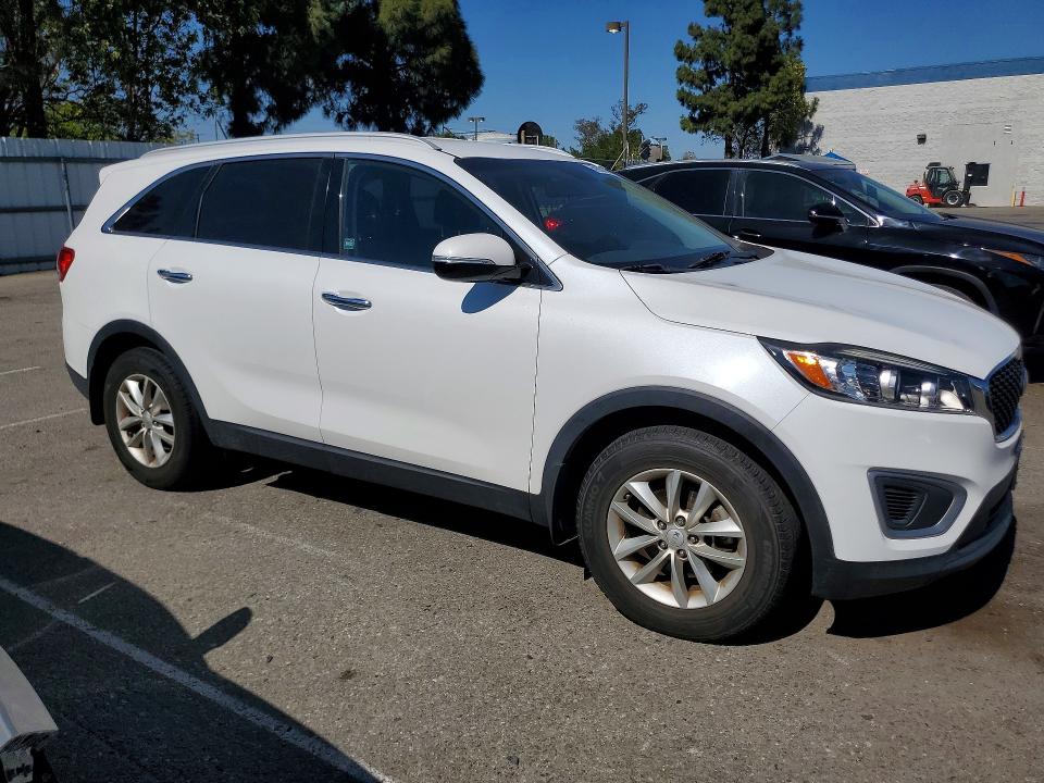 2017 Kia Sorento VIN 5XYPG4A33HG214352 COPART salvage auction — NORMAL WEAR, Ca - Dis/Dlr/Exp Only Clean Title, sold $2,950 on 2026-07-21 (photo 4)