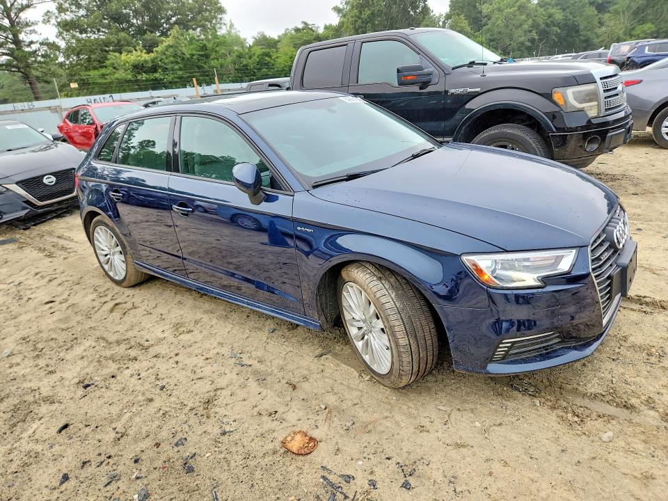 2018 Audi VIN WAUUPBFF5JA063432 COPART salvage auction — MINOR DENT/SCRATCHES, Md - Certificate Of Title, sold $3,550 on 2026-07-14 (photo 4)
