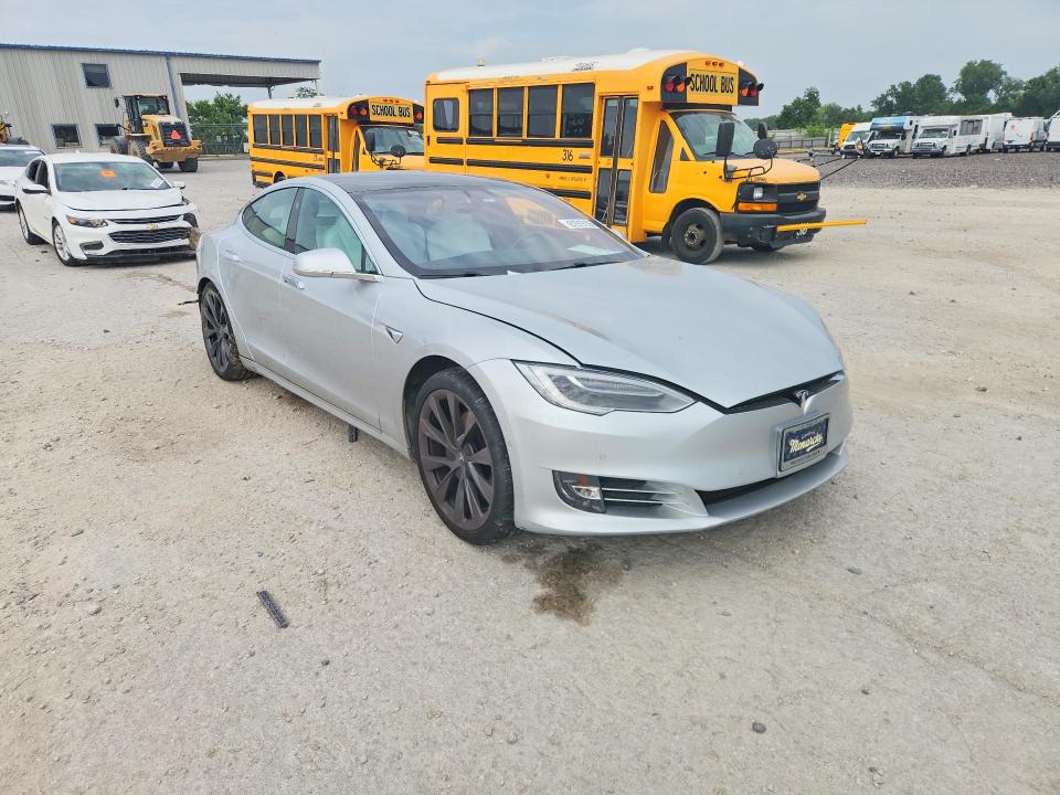 2018 Tesla Model s VIN 5YJSA1E25JF268342 COPART salvage auction — REAR END, KS - DEALER ONLY CLEAN TITLE, sold $4,750 on 2026-07-28 (photo 4)