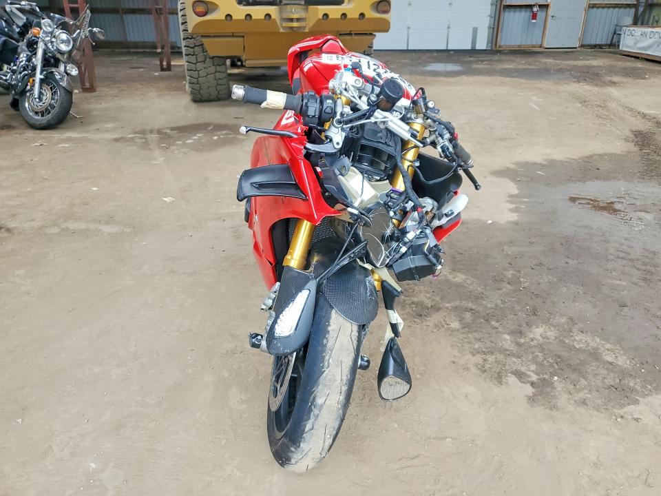 2023 Ducati Panigale VIN ZDMDAGWWXPB002862 COPART salvage auction — FRONT END, ON - PERMIT IRREPAIRABLE, sold $6,600 on 2026-08-13 (photo 2)