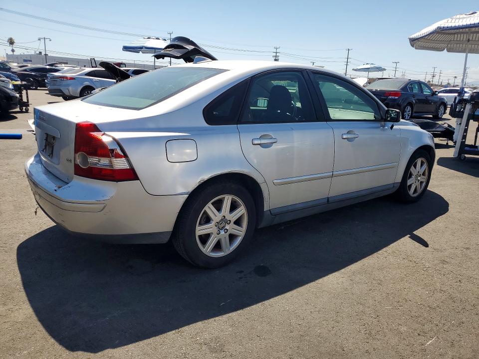 2006 Volvo S40 VIN YV1MS390062202358 COPART salvage auction — MINOR DENT/SCRATCHES, CA - DIS/DLR/EXP ONLY CLEAN TITLE (P), sold $3,100 on 2026-08-12 (photo 3)