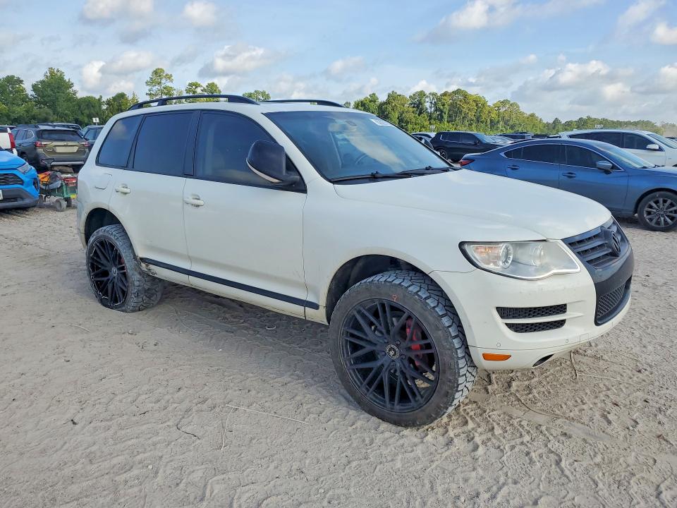 2010 Volkswagen Touareg VIN WVGFK7A93AD000946 COPART salvage auction — SIDE, TX - SALVAGE VEHICLE TITLE (P), sold $1,600 on 2026-08-07 (photo 4)