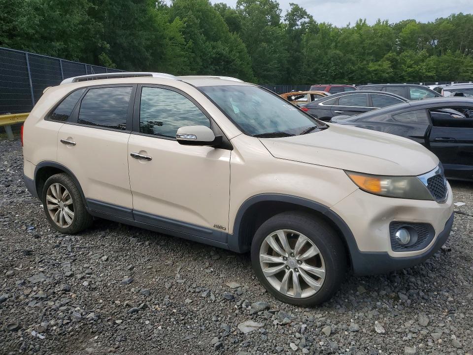 2011 Kia Sorento VIN 5XYKUCA16BG136717 COPART salvage auction — MINOR DENT/SCRATCHES, VA - CERTIFICATE OF TITLE, sold $425 on 2026-07-31 (photo 4)