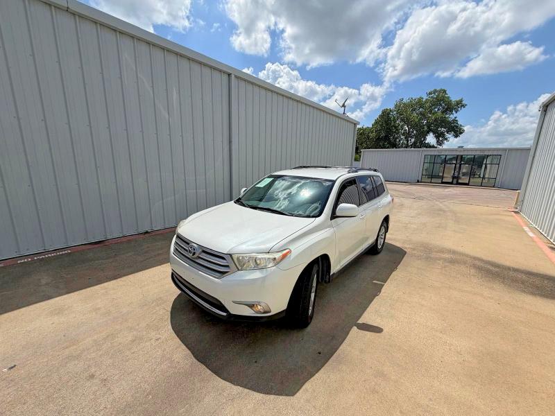 2013 Toyota Highlander VIN 5TDZK3EH0DS096099 COPART salvage auction — MINOR DENT/SCRATCHES, TX - CERTIFICATE OF TITLE (P), sold $1,450 on 2026-07-27 (photo 2)