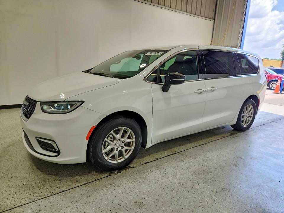 2026 Chrysler Pacifica VIN 2C4RC1BG5TR204494 — COPART salvage auction photo