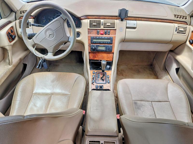 1999 Mercedes-benz E-class VIN WDBJF65H3XA900947 COPART salvage auction — MINOR DENT/SCRATCHES, Ca - Dis/Dlr/Exp Only Clean Title, sold $275 on 2026-07-17 (photo 8)