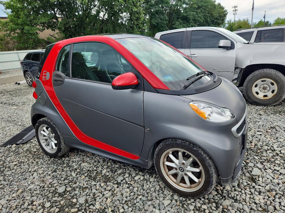 2015 Smart Fortwo VIN WMEEJ9AA2FK840407 COPART salvage auction — MECHANICAL, Ma - Cert Of Title-Reconstrctd Coll, sold $600 on 2026-08-07 (photo 4)