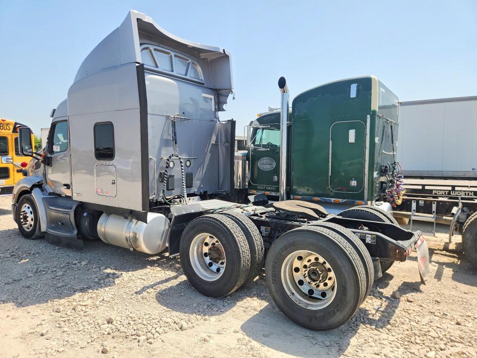 2020 Peterbilt 579 VIN 1XPBD49X1LD675937 COPART salvage auction — NORMAL WEAR, AR - CERTIFICATE OF TITLE, sold $10,900 on 2026-09-03 (photo 2)