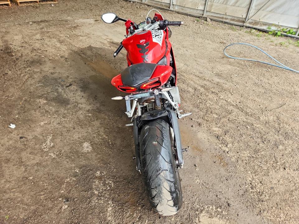 2015 Ducati Superbike VIN ZDM14BUWXFB026478 COPART salvage auction — MINOR DENT/SCRATCHES, ON - PERMIT NO BRAND - UNFIT (P), sold $2,100 on 2026-08-11 (photo 4)