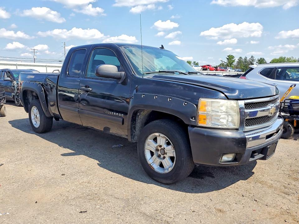 2011 Chevrolet Silverado 1500 VIN 1GCRKSE36BZ414107 COPART salvage auction — SIDE, PA - CERT OF TITLE, sold $400 on 2026-07-17 (photo 4)