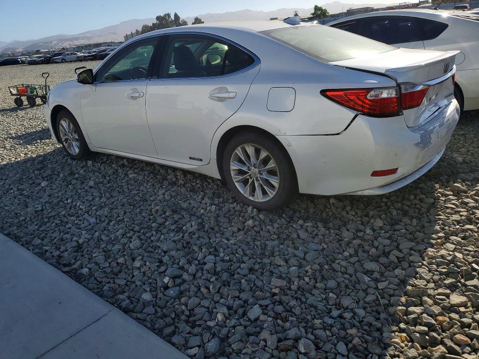 2015 Lexus ES VIN JTHBW1GG5F2095974 COPART salvage auction — REAR END, Salvage Title, sold $3,100 on 2026-07-23 (photo 2)