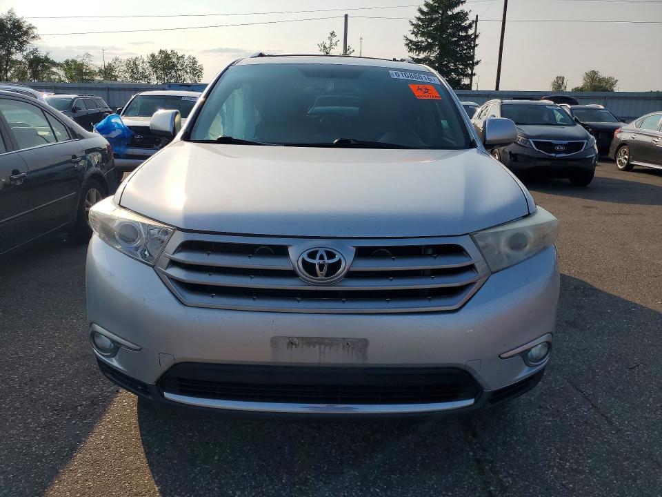 2011 Toyota Highlander VIN 5TDDK3EH7BS051197 COPART salvage auction — SIDE, Mn - Certificate Of Title, sold $3,700 on 2026-07-25 (photo 5)