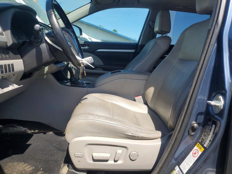 2014 Toyota Highlander VIN 5TDJKRFH1ES008922 COPART salvage auction — MINOR DENT/SCRATCHES, MA - CERTIFICATE OF TITLE, sold $10,900 on 2026-07-30 (photo 7)