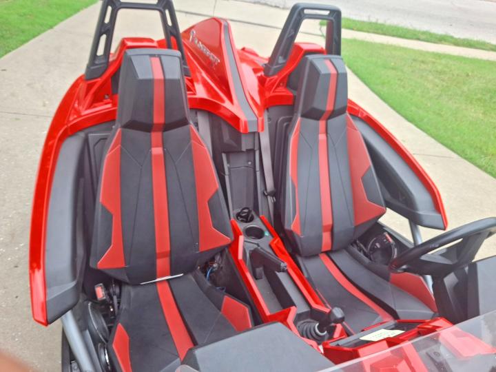 2015 Polaris Slingshot VIN 57XAAPFA2F5103076 COPART salvage auction — NORMAL WEAR, Mo - Cert Of Title-Prior Salvage (P), sold $5,500 on 2026-08-20 (photo 6)