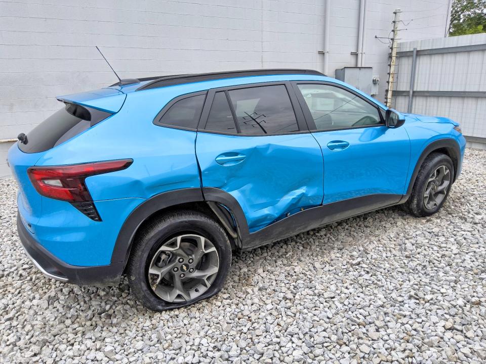 2025 Chevrolet Trax VIN KL77LHEP9SC298413 COPART salvage auction — SIDE, Oh - Certificate Of Title, sold $8,200 on 2026-07-23 (photo 3)