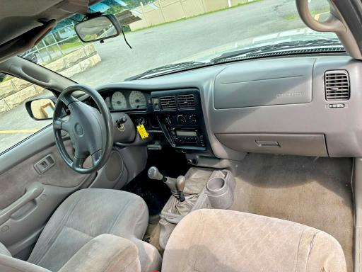 2004 Toyota Tacoma VIN 5TEWM72N74Z399611 COPART salvage auction — MINOR DENT/SCRATCHES, ME - CERTIFICATE OF TITLE (P), sold $5,500 on 2026-07-16 (photo 8)