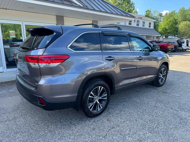 2018 Toyota Highlander VIN 5TDBZRFH6JS913523 COPART salvage auction — MINOR DENT/SCRATCHES, Ny - Certificate Of Title (P), sold $10,200 on 2026-07-27 (photo 4)