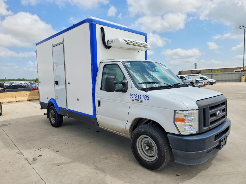 2023 Ford Econoline VIN 1FDWE3FK2PDD14821 COPART salvage auction — SIDE, TX - CERTIFICATE OF TITLE, sold $10,000 on 2026-07-29 (photo 4)