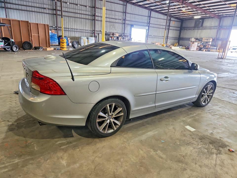2012 Volvo C70 VIN YV1672MC1CJ131789 COPART salvage auction — MINOR DENT/SCRATCHES, Fl - Cert Of Title-Rebuilt, sold $625 on 2026-08-12 (photo 3)
