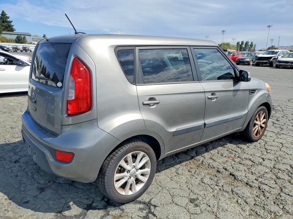 2013 Kia Soul VIN KNDJT2A68D7575647 COPART salvage auction — MINOR DENT/SCRATCHES, CA - DIS/DLR/EXP APP FOR DUP CLEAN, sold $425 on 2026-07-24 (photo 3)