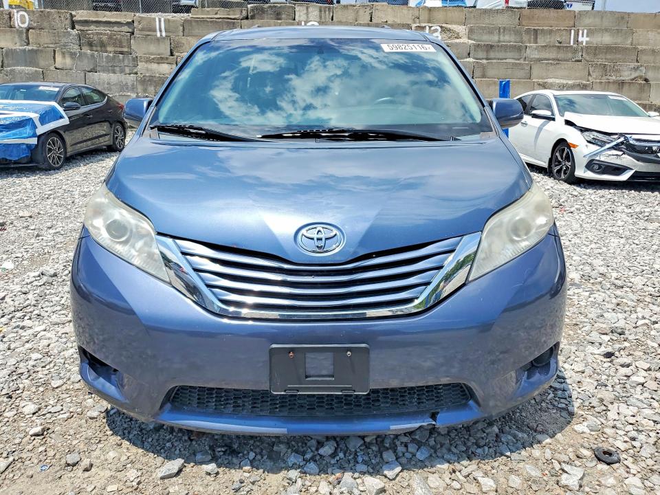 2015 Toyota Sienna VIN 5TDKK3DC9FS561764 COPART salvage auction — MINOR DENT/SCRATCHES, IN - CERTIFICATE OF TITLE, sold $1,350 on 2026-07-24 (photo 5)