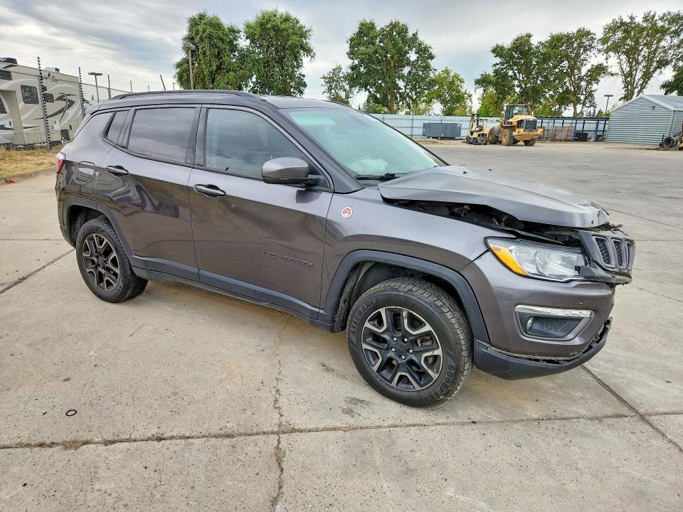 2019 Jeep Compass VIN 3C4NJDDB4KT733387 COPART salvage auction — FRONT END, Ca - Salvage Certificate, sold $975 on 2026-07-27 (photo 4)