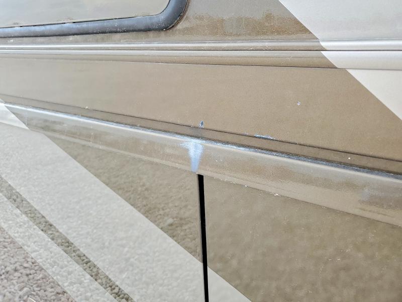 2004 Winnebago Horizon VIN 4UZAAHBS44CM76718 COPART salvage auction — NORMAL WEAR, WY - CERTIFICATE OF TITLE, sold $23,300 on 2026-09-01 (photo 9)