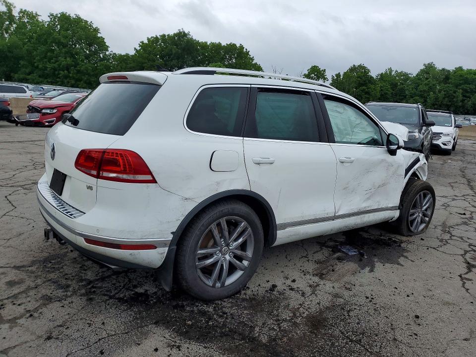 2016 Volkswagen Touareg VIN WVGEF9BP5GD011013 COPART salvage auction — ROLLOVER, Ny - Mv-907A Salvage Certificate, sold $500 on 2026-07-16 (photo 3)