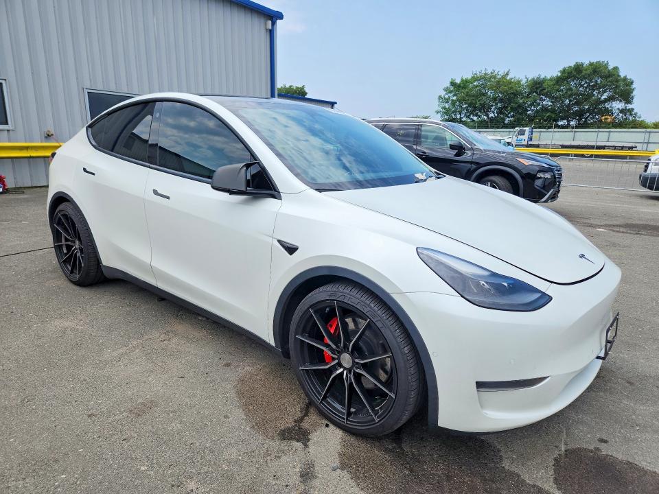 2022 Tesla Model y VIN 7SAYGDEF6NF308174 COPART salvage auction — MINOR DENT/SCRATCHES, Ny - Certificate Of Title (P), sold $12,700 on 2026-07-28 (photo 4)