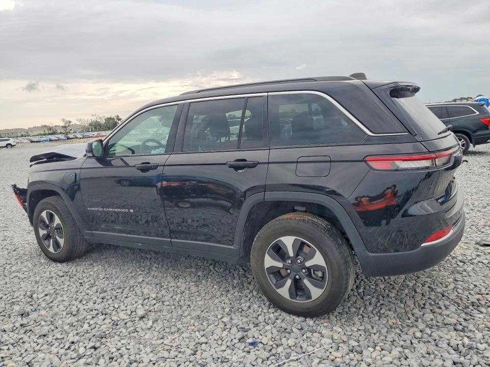 2024 Jeep Cherokee VIN 1C4RJYB68R8520658 COPART salvage auction — FRONT END, TX - CERTIFICATE OF TITLE, sold $11,800 on 2026-07-28 (photo 2)