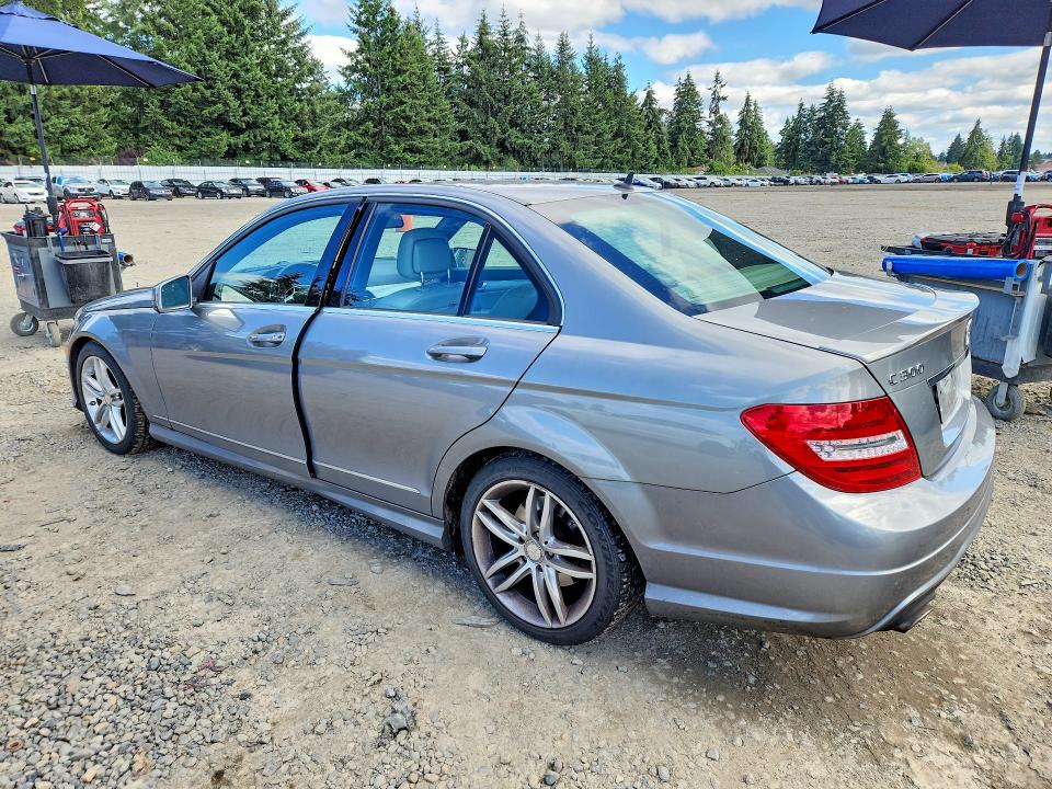 2012 Mercedes-benz C-klasse VIN WDDGF8BB7CR238220 COPART salvage auction — NORMAL WEAR, WA - VEHICLE CERT OF OWNERSHIP-TITL, sold $600 on 2026-07-24 (photo 2)