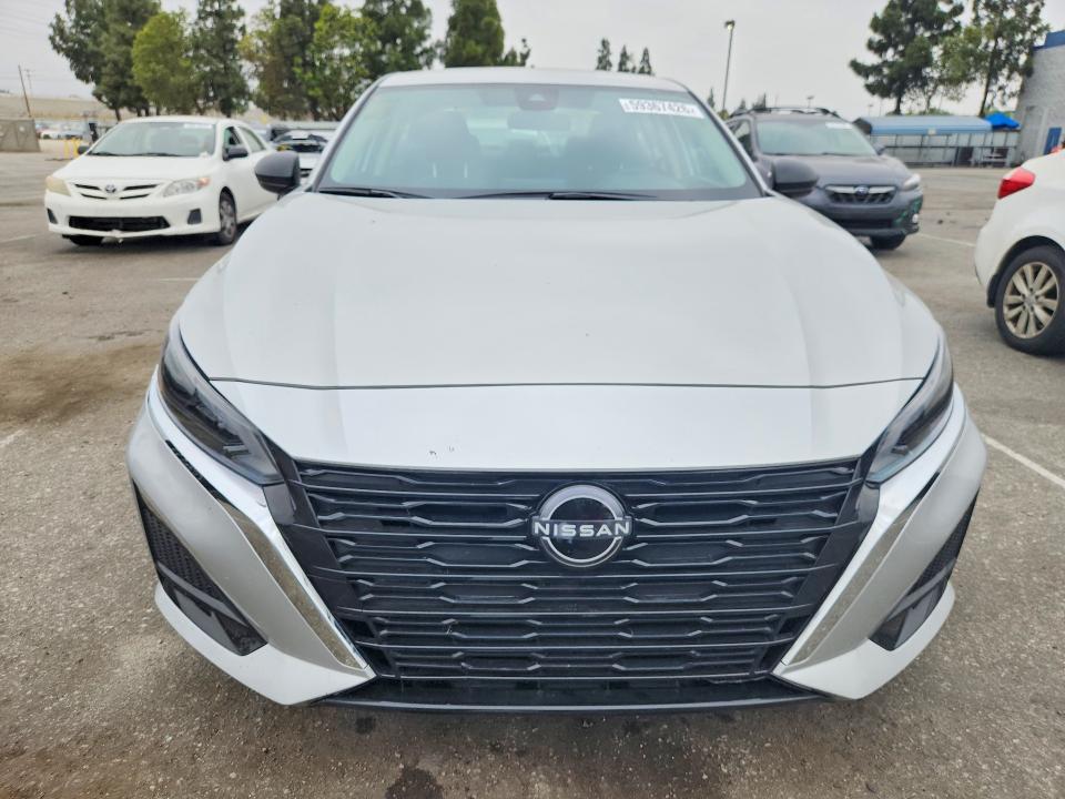 2025 Nissan Altima VIN 1N4BL4DV1SN378322 COPART salvage auction — SIDE, AL - DIS/DLR/EXP ONLY CLEAN TITLE (P), sold $8,300 on 2026-07-27 (photo 5)