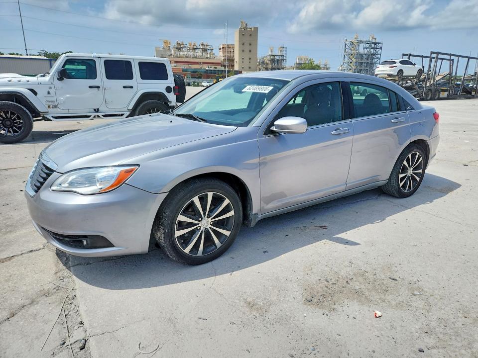 2014 Chrysler 200 VIN 1C3CCBBB8EN107617 COPART salvage auction — MINOR DENT/SCRATCHES, La - Permit To Sell (P), sold $225 on 2026-09-02 (photo 1)